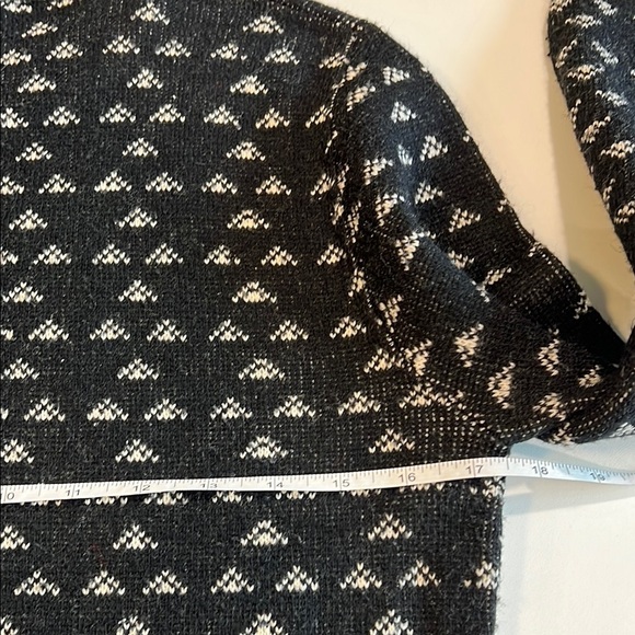 Chess King - Black and White Reindeer Sweater - Picture 4 of 5